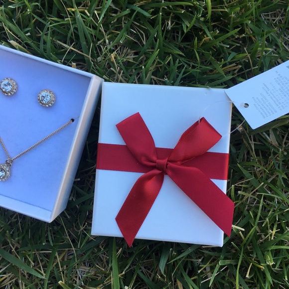 PRICE DROP NWT diamond necklace earring set H&M - Picture 5 of 7